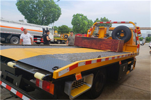 伊春附近拖车电话号码服务